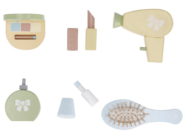 Holzspielset mit Schönheitsprodukten, darunter Lidschatten, Lippenstift, Föhn, Parfüm, Nagellack und Bürste.