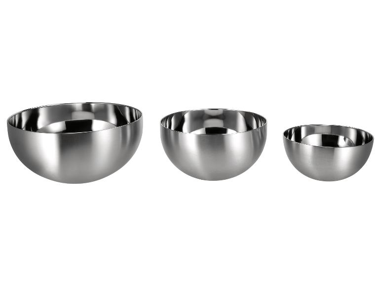 Set aus drei Edelstahlschüsseln in verschiedenen Größen.