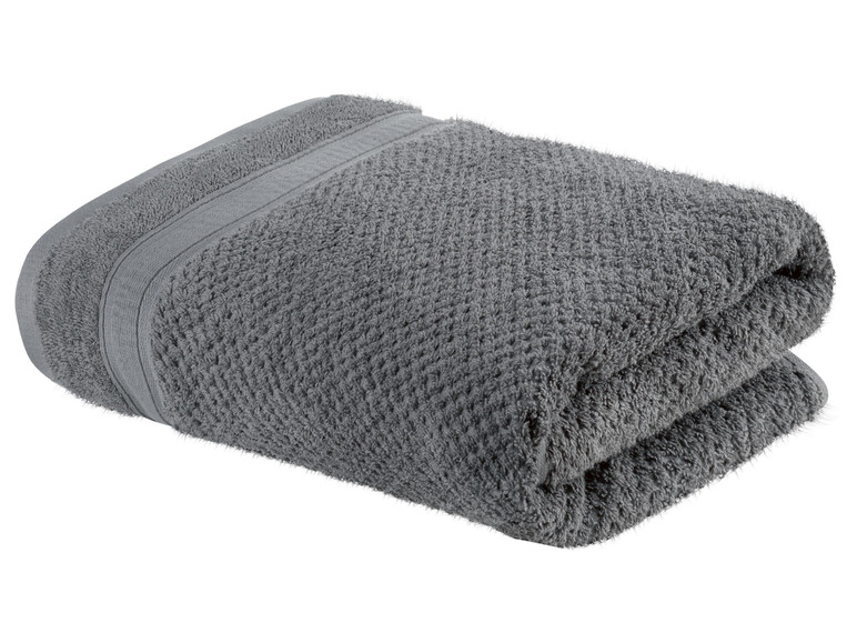 Ein gefaltetes graues Handtuch, bereit zur Verwendung.