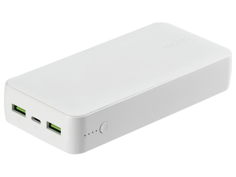 Weiße Trust Powerbank mit USB- und USB-C-Anschlüssen.