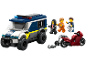 Polizeiwagen, rotes Motorrad und drei Figuren, zwei davon in Handschellen.
