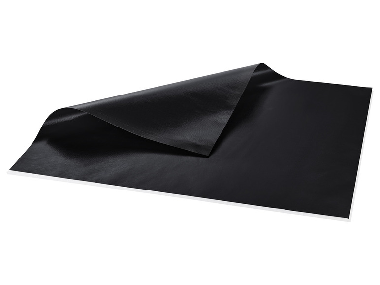 Eine schwarze Silikonbackmatte zum Backen und Braten.