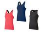 Drei Sport-Tanktops in Rot, Dunkelblau und Schwarz