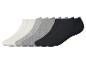 Set aus sechs Paar Sportsocken in Weiß, Grau und Schwarz.