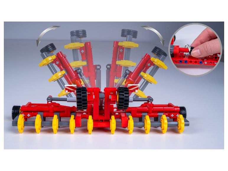 Lego Technic Traktormodell mit beweglichen Teilen.