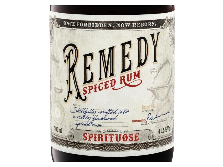 Etikett für gewürzten Rum mit der Aufschrift „Remedy Spiced Rum“ und „Once Forbidden, Now Reborn“.
