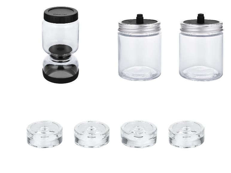 Set aus Glasgefäßen und Deckeln zur Zubereitung von Joghurt oder anderen Speisen.