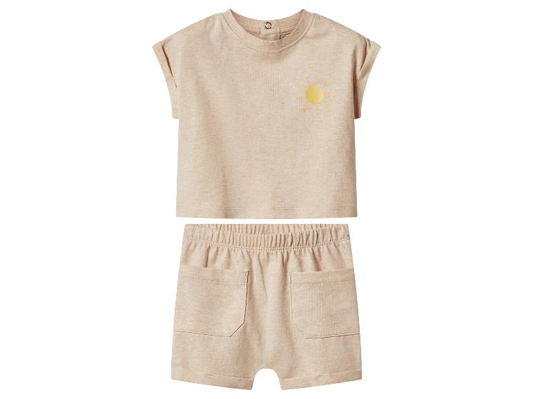 Beiges Kinder-Set mit Kurzarm-T-Shirt mit Sonnenmotiv und Shorts.