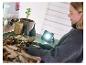 Frau nutzt LIVARNO® Arbeitsleuchte „The Portable“ für Gartenarbeiten.