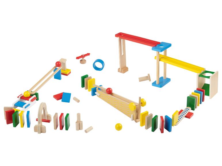 Holzspielzeug zum Bauen von Kugelbahnen, inklusive Domino und Rampen.