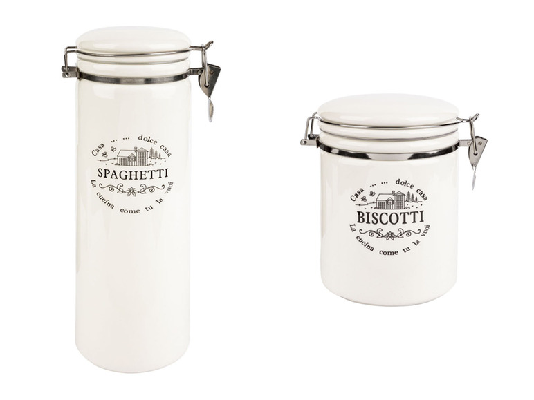 Zwei weiße Keramikbehälter für Spaghetti und Kekse.
