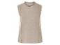 Beige Strickweste ohne Ärmel.
