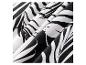 Schwarz-weiß gestreifter Stoff mit einem tropischen Blättermotiv.