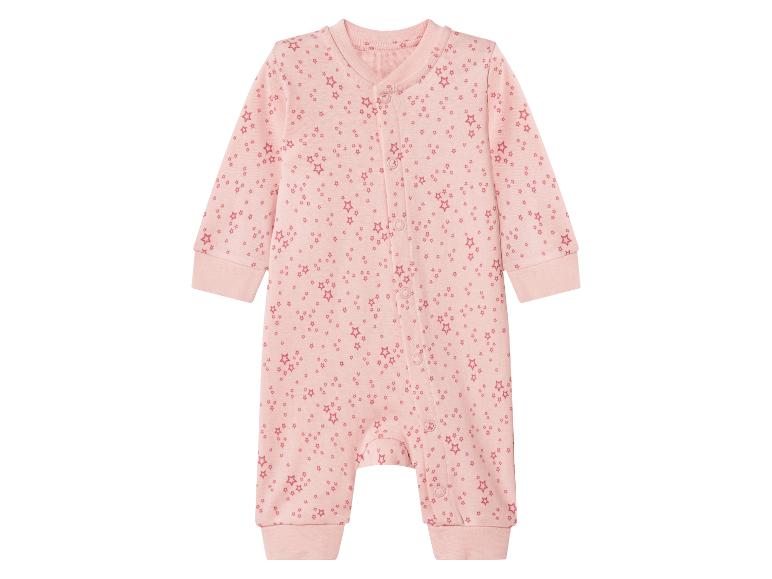 Rosa Baby-Strampler mit Sternenmuster und Druckknöpfen.