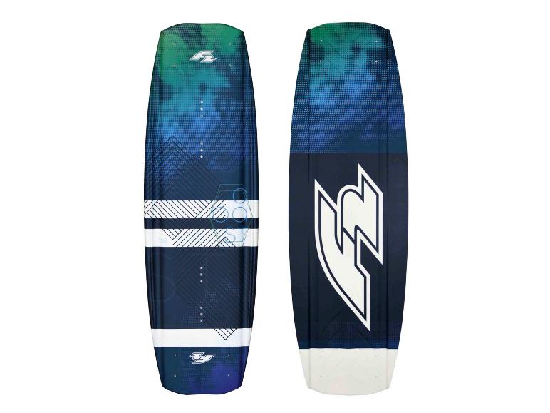 Zwei blau-grüne Wakeboards mit geometrischen Mustern und weißen Streifen.