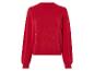 Ein roter Pullover mit Steinchen.