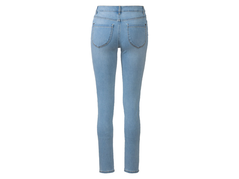 Hellblaue Skinny Jeans für Frauen.