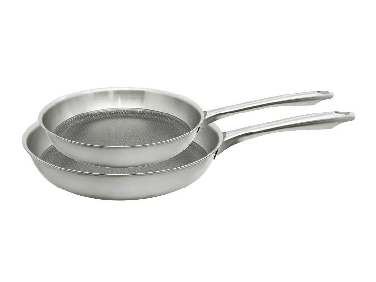 Zwei Edelstahl-Bratpfannen mit Wabenmuster, gestapelt.
