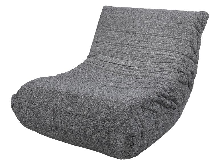 Grauer, strukturierter Loungesessel mit geraffter Rückenlehne.