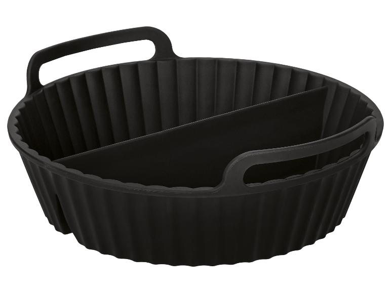 Schwarzer Silikonkorb mit Griffen und Trennwand, ideal für Heißluftfritteusen.