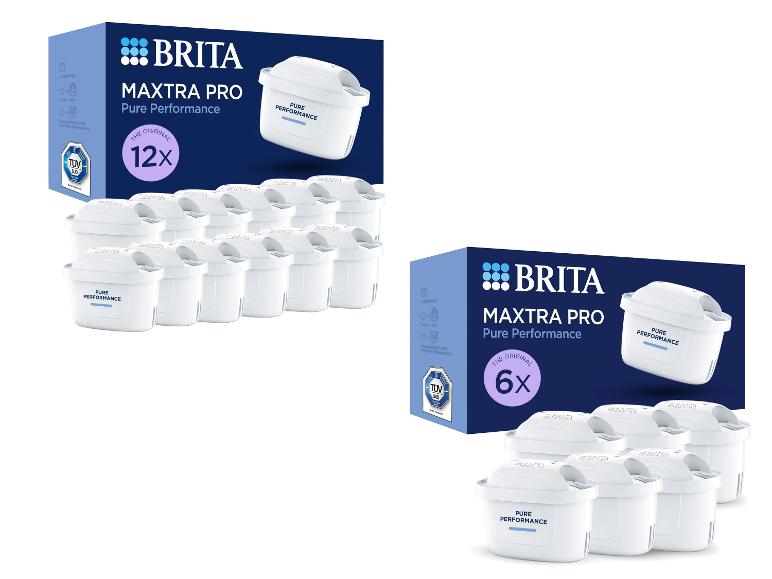 Zwei Packungen Wasserfilter, eine mit 12 und eine mit 6, mit einzelnen Filtern.