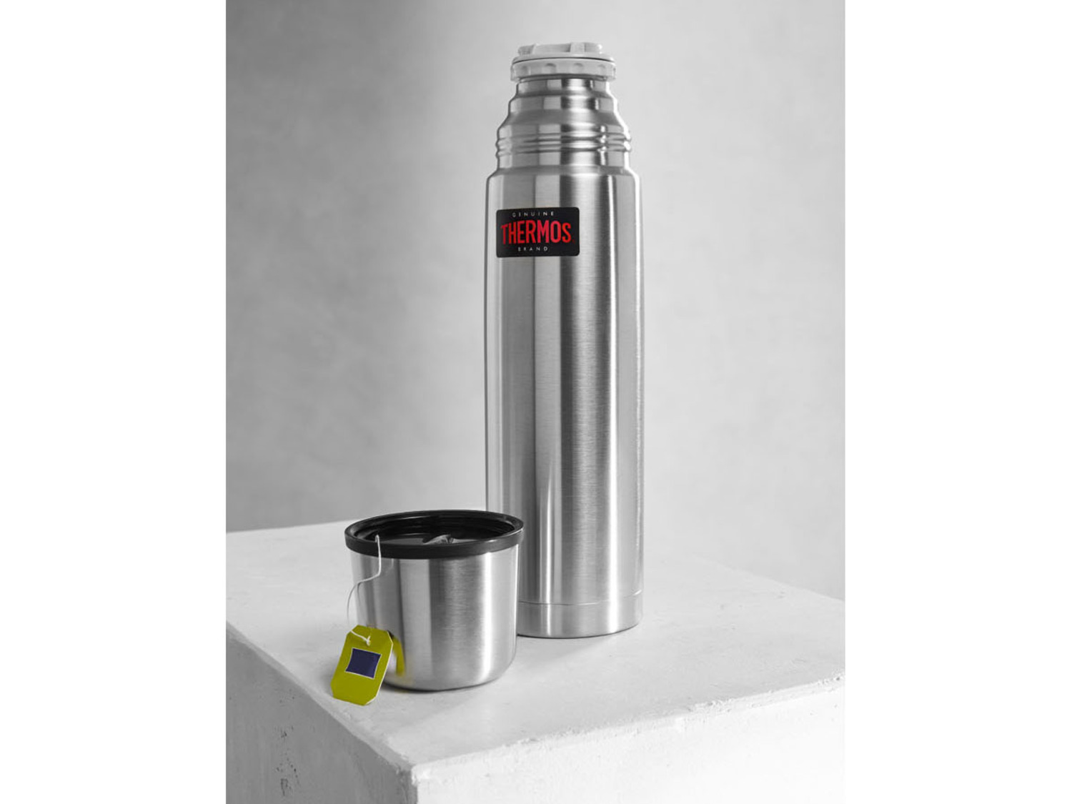 Thermos Edelstahl-Thermosflasche 0,5 l, leicht und kompakt : :  Küche, Haushalt & Wohnen