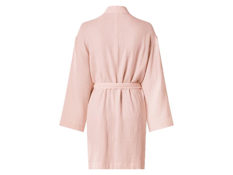 Rosa Bademantel mit Gürtel, Rückansicht.