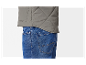 Jacke und Jeans.