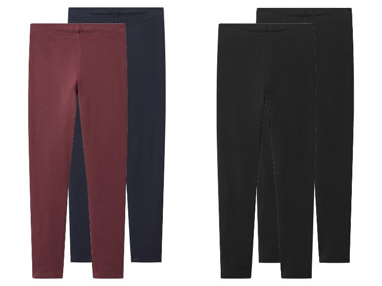 Zwei Paar Leggings, eines in Bordeaux und Marineblau, das andere in Schwarz.