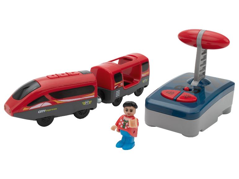 Roter Spielzeugzug mit Fernbedienung und kleiner Figur