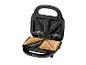 Offener Sandwichmaker mit zwei getoasteten Dreieckssandwiches.
