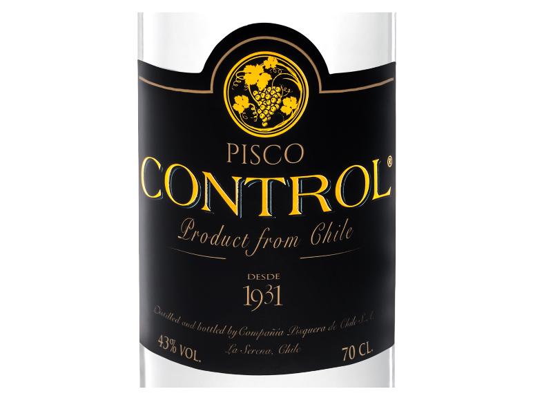 Pisco-Flasche mit schwarzem Etikett, goldenen Trauben und Text.