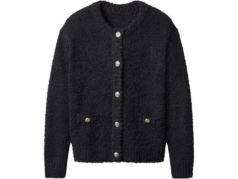Schwarze Strickjacke mit langen Ärmeln und silbernen Knöpfen.
