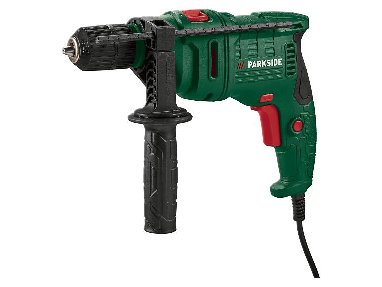 Grüne und schwarze Bohrmaschine mit Tiefenanschlag und Zusatzhandgriff.