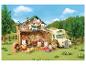 SYLVANIAN FAMILIES Haus am See mit Möbeln, Wohnmobil und Tierfiguren.