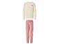 Kinderpyjama: cremefarbenes Langarmshirt mit rosa Herz und rosa Velourhose.