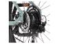 Nahaufnahme des Hinterrads eines E-Bikes mit Scheibenbremse, Nabenmotor und Ständer.