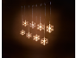 Hängende Schneeflockenlichter, die eine warme, festliche Atmosphäre schaffen.