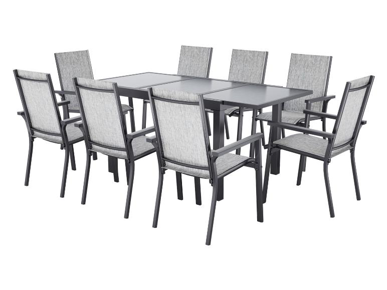 Gartenessgruppe mit einem grauen ausziehbaren Tisch und acht passenden Stühlen.