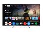 Fernseher mit Google TV Startbildschirm, der Filme und Apps anzeigt.