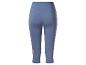 Blaue Capri-Leggings mit runden Ausschnitten.