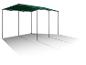 Grüner Carport oder Pavillon mit dunklem Rahmen, der lange Schatten auf weißem Hintergrund wirft.
