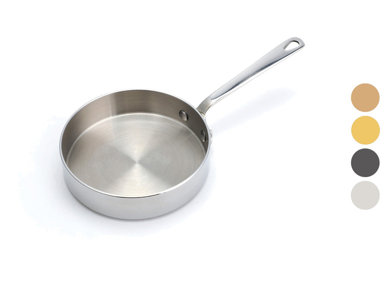 Ein Edelstahltopf mit langem Griff.