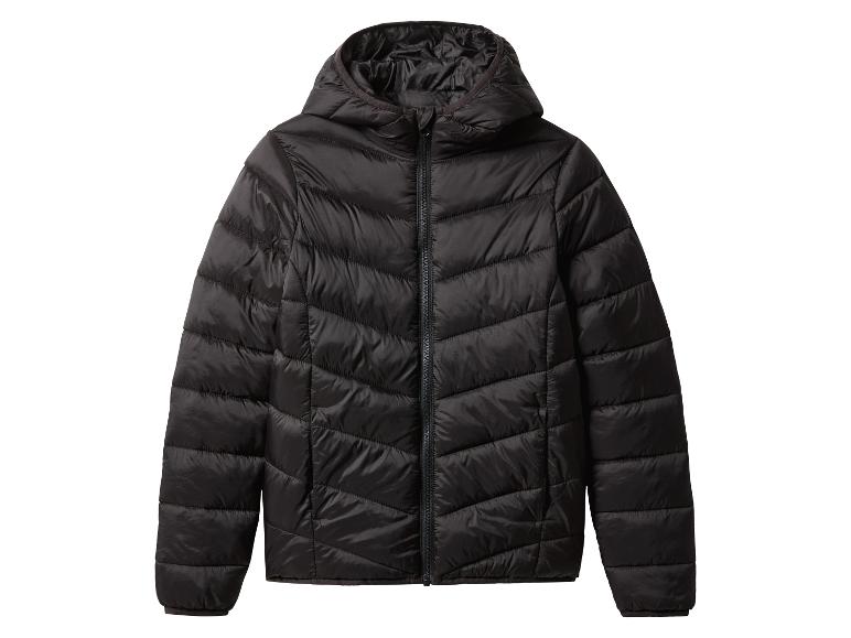 Schwarze Steppjacke mit Kapuze.