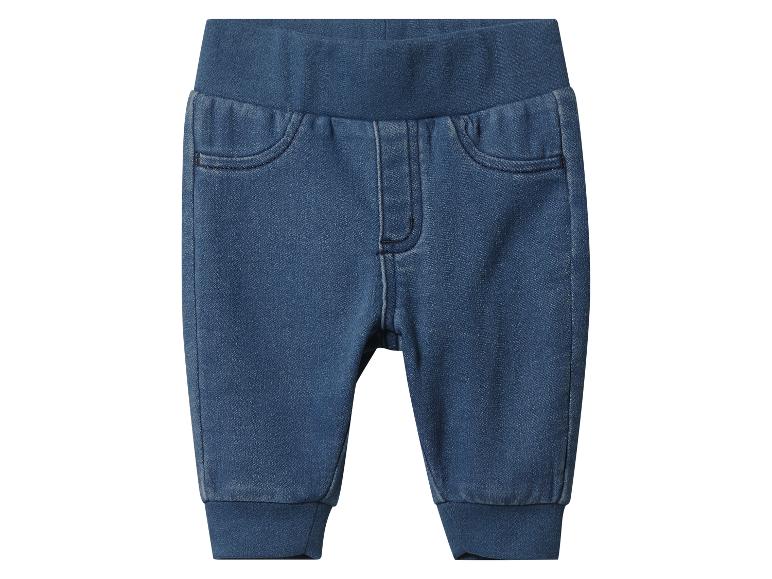 Blaue Jeans-Baby-Jogginghose mit elastischem Bund und gerippten Bündchen.