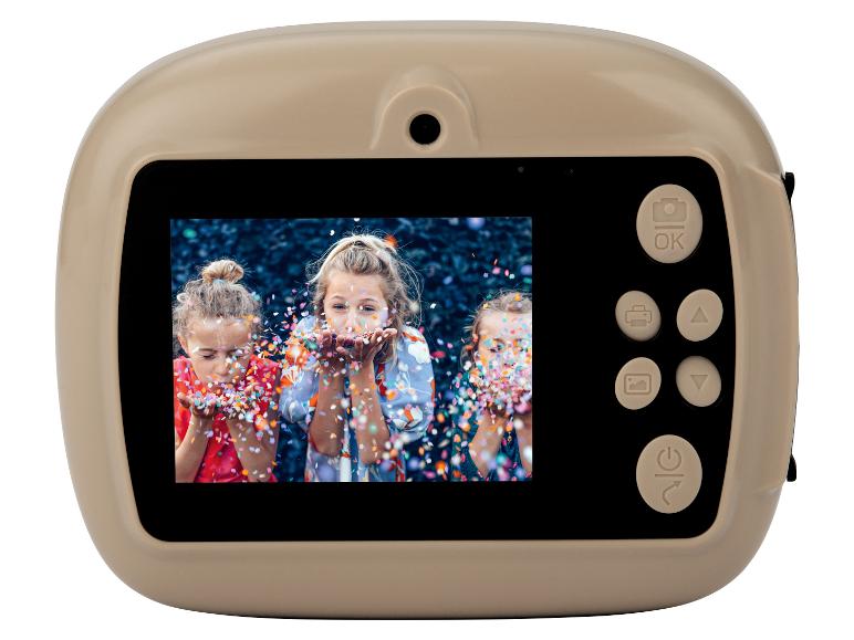 Beige Digitalkamera mit Bildschirm, der Kinder beim Konfetti-Pusten zeigt.