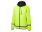 Eine gelbe Windjacke mit Kapuze und Reflektoren.