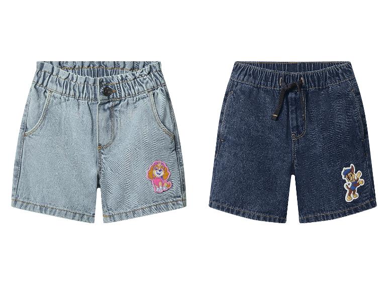 Zwei Kinder-Jeansshorts, eine hellblaue mit Skye und eine dunkelblaue mit Chase.