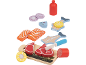 Holzspielzeug-Lebensmittelset mit Schneidebrett, Messer, Fisch, Fleisch, Sushi, Wurst, Zwiebel, Zitrone und Saucenflasche.