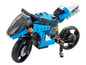 Ein blaues LEGO Motorrad mit einer transparenten Windschutzscheibe.